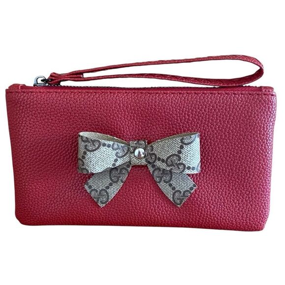 New Unbranded Red Textured Wristlet w/Upcycled Gucci Logo Canvas Bow Accent - Picture 1 of 6
